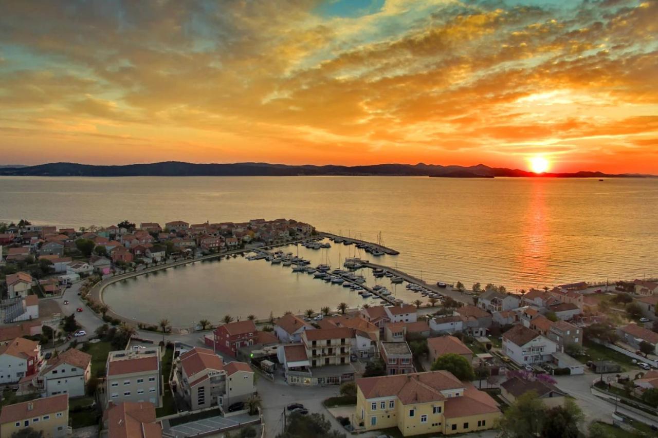 Apartments With A Parking Space Bibinje, Zadar - 18843 Buitenkant foto